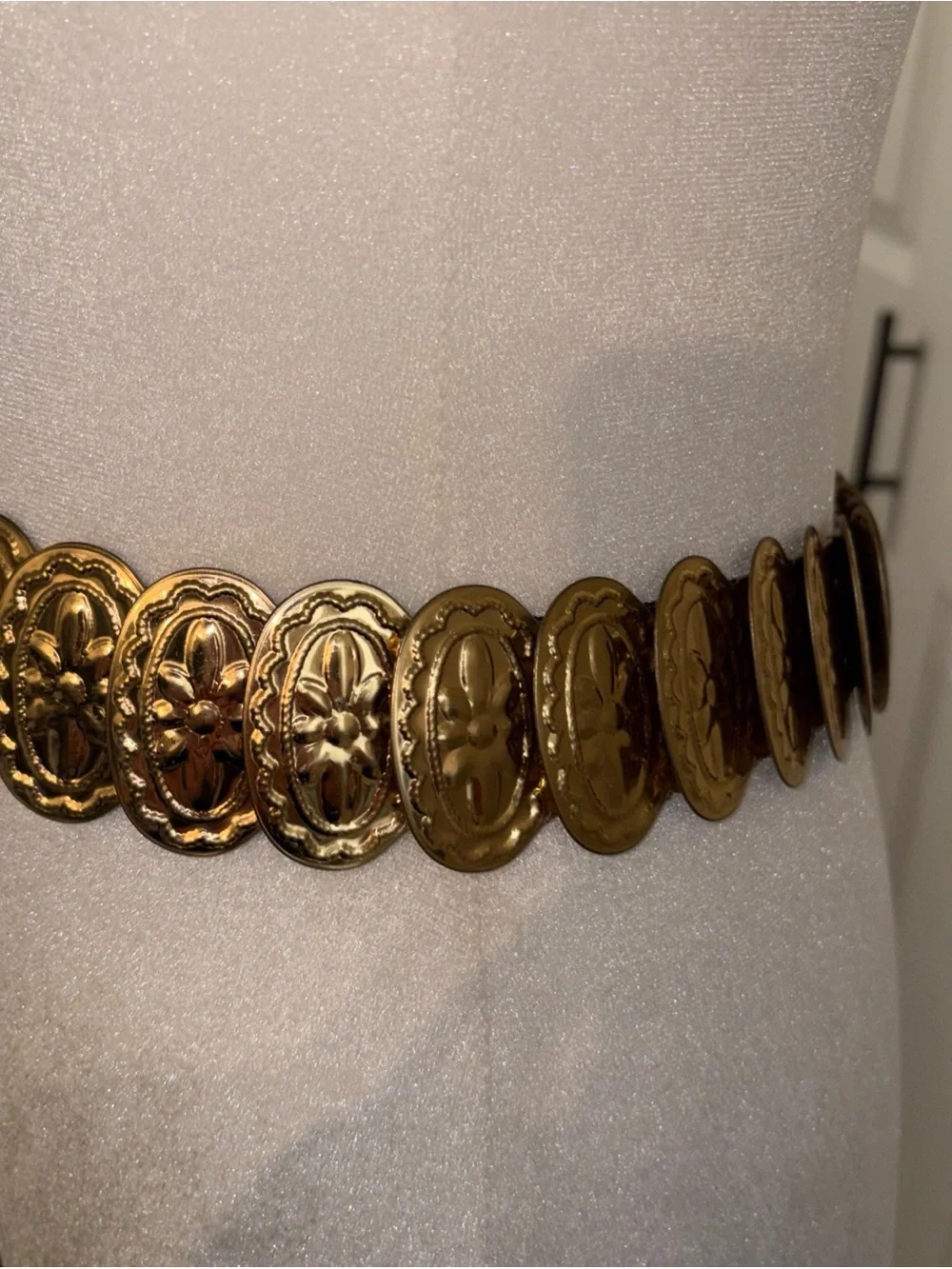 Vintage 80/90 Women Gold FloralMedallion Link Belt - Stylish Accent Waist Chain